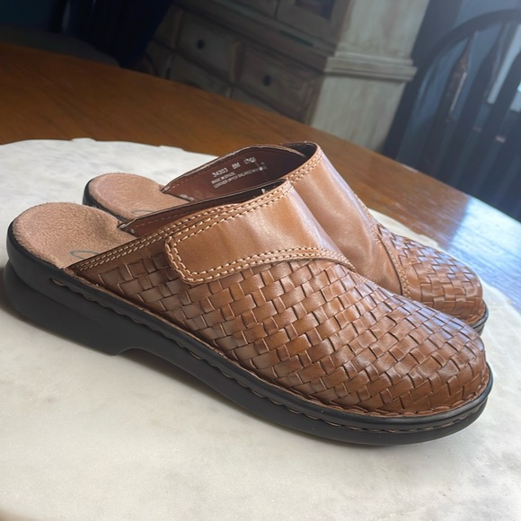 Clarks Shoes - Clark’s Brown Leather Woven Clogs Size 8